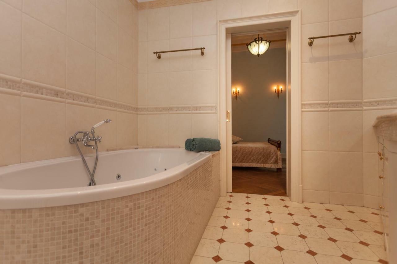 Filip'S Palace Luxurious Apartment Ljubljana Bagian luar foto